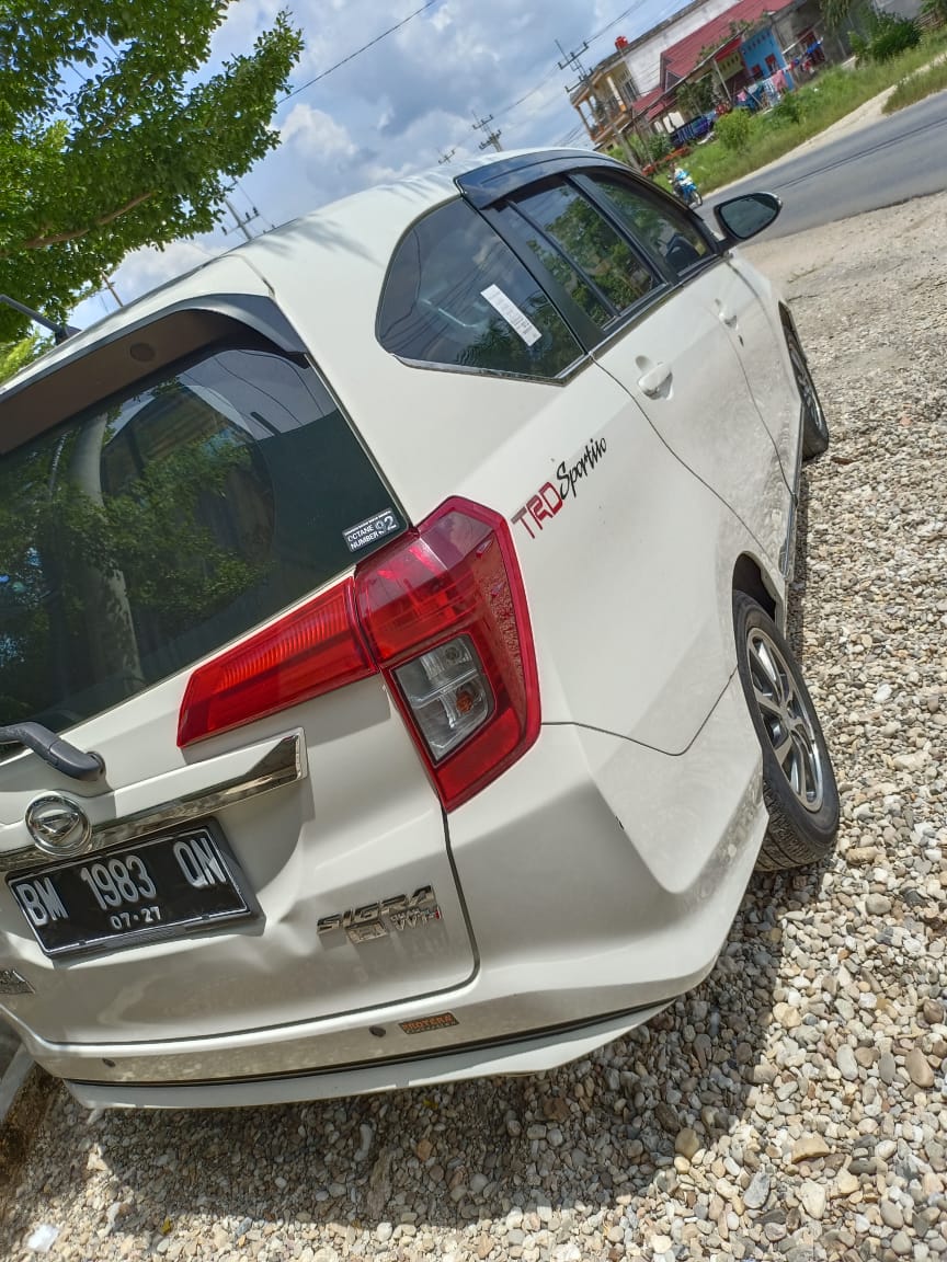 Daihatsu Dijual Sigra R Deluxe 2017 RIAU